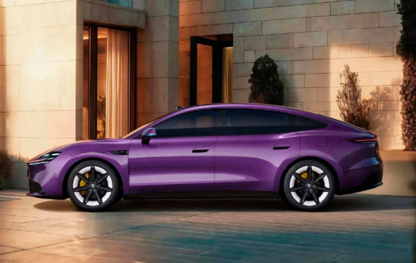 MG 07: представил недорогой лифтбек в стиле Porsche Taycan